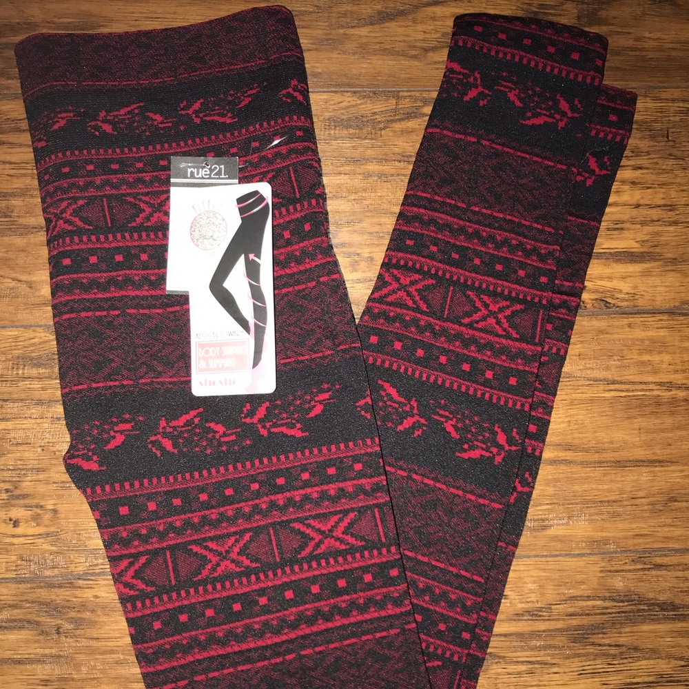 Red & Black printed leggings ✨